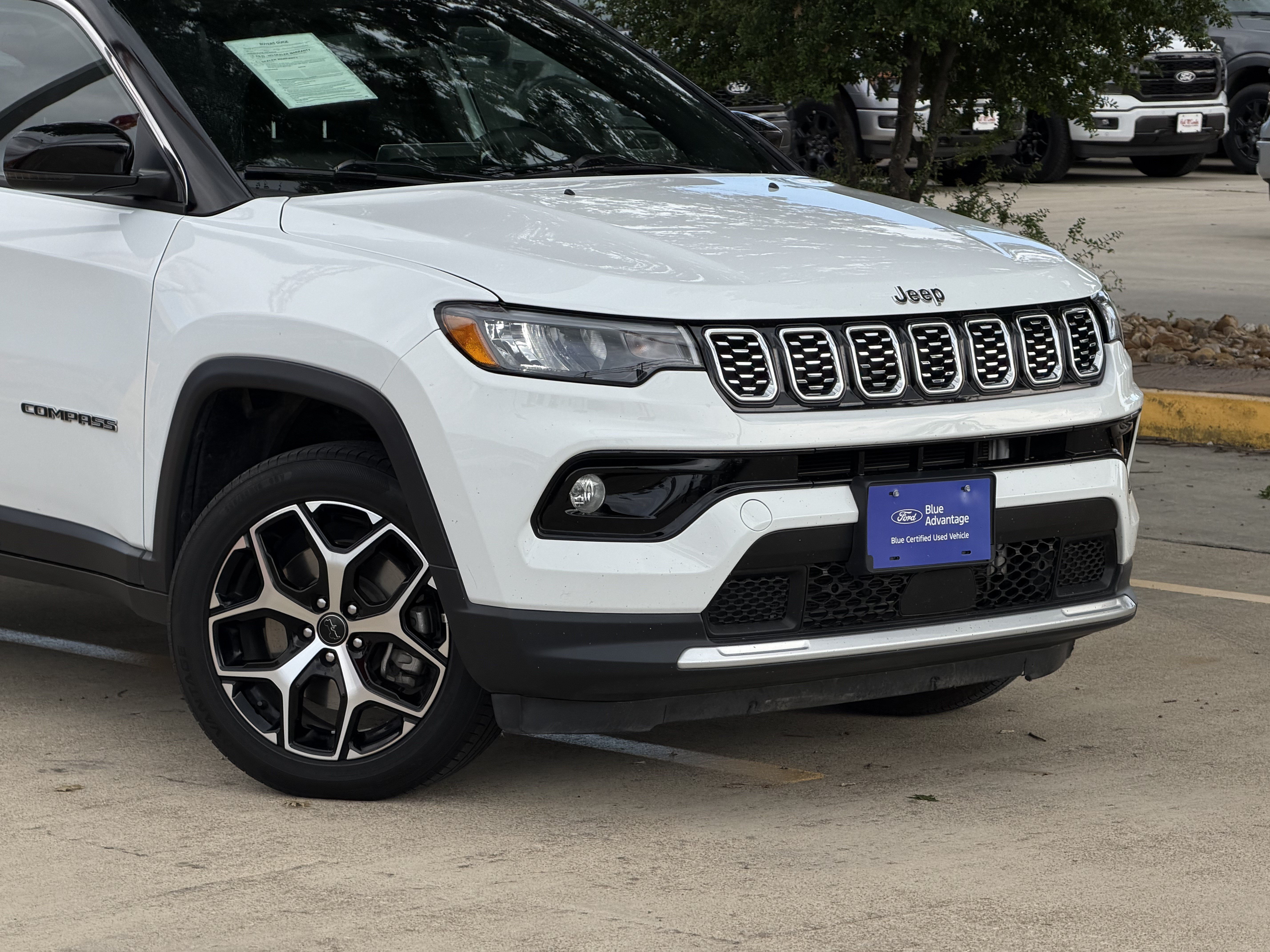 Used 2025 Jeep Compass Limited AWD/4WD image 2