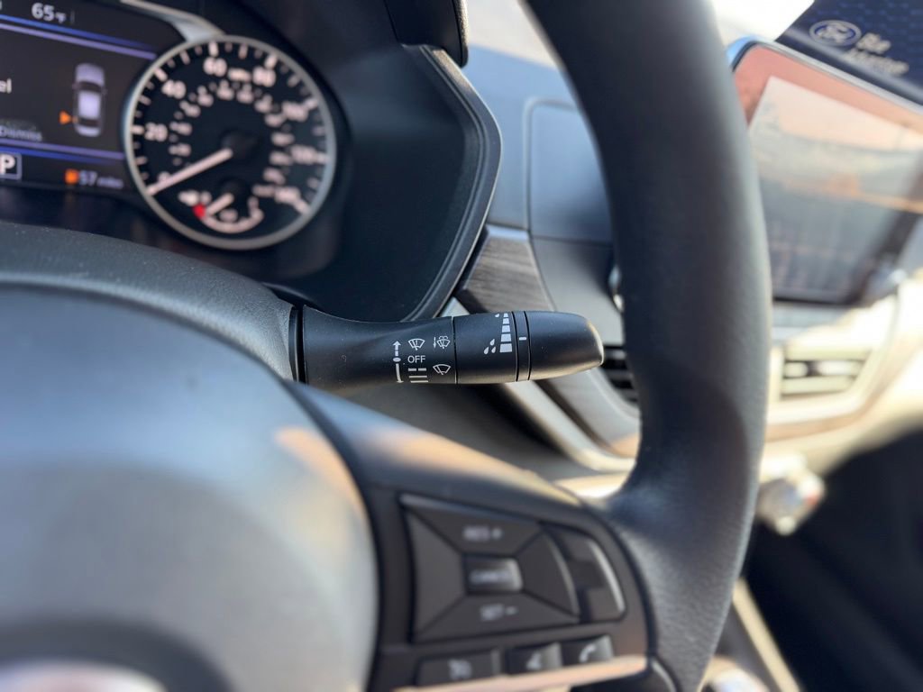 Used 2025 Nissan Altima 2.5 SV image 19