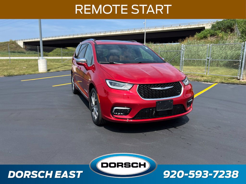 Used 2024 Chrysler Pacifica Pinnacle w/ Trailer Tow Group AWD/4WD image 3