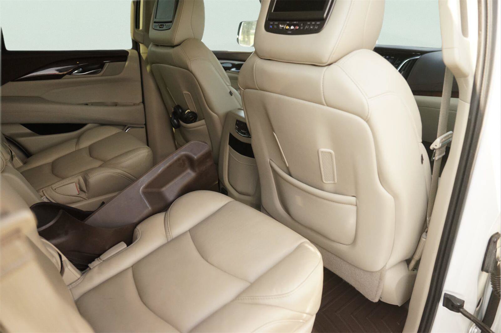 Used 2017 Cadillac Escalade Luxury RWD image 17