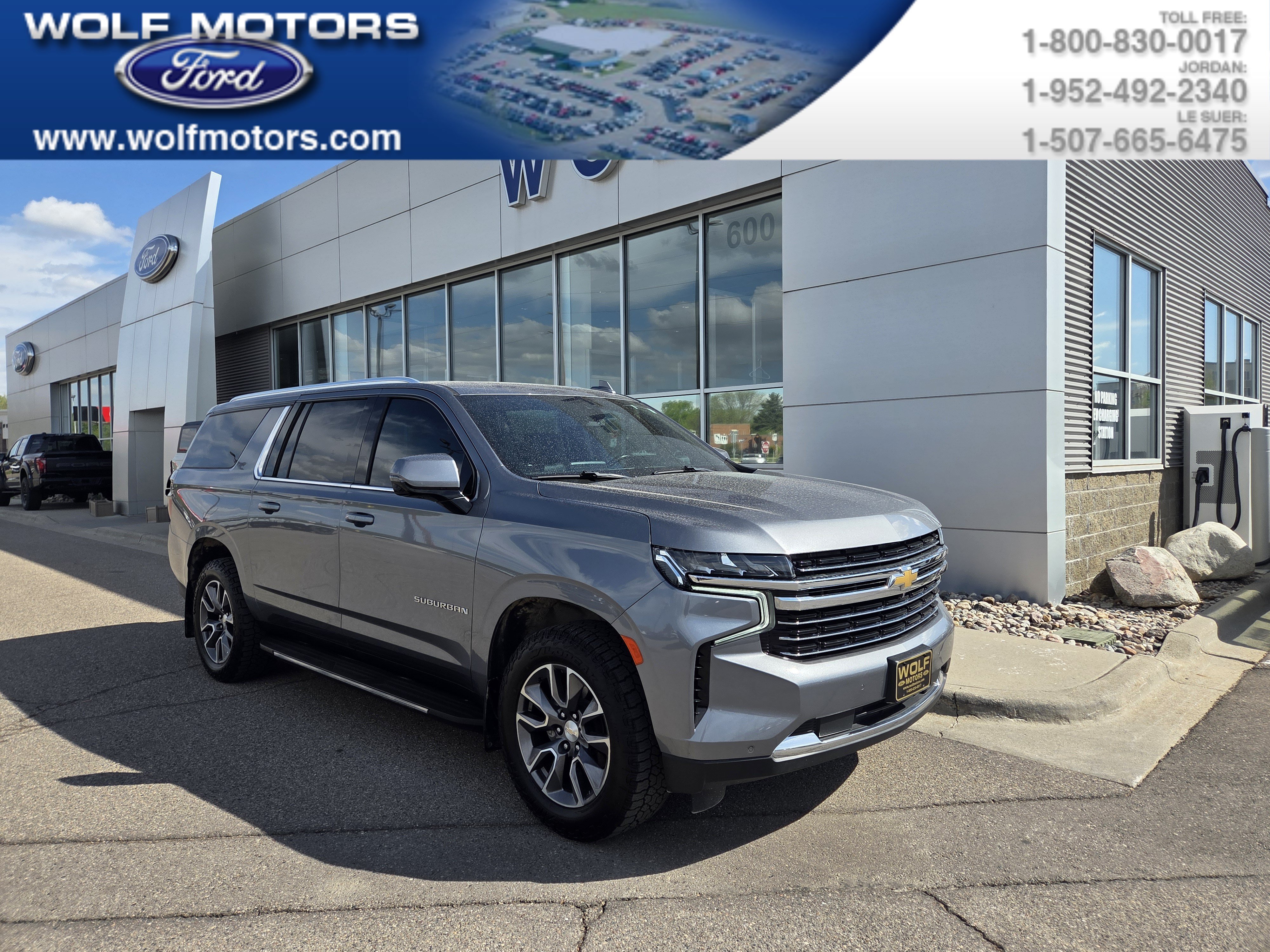 Used 2022 Chevrolet Suburban LT w/ Luxury Package AWD/4WD image 1