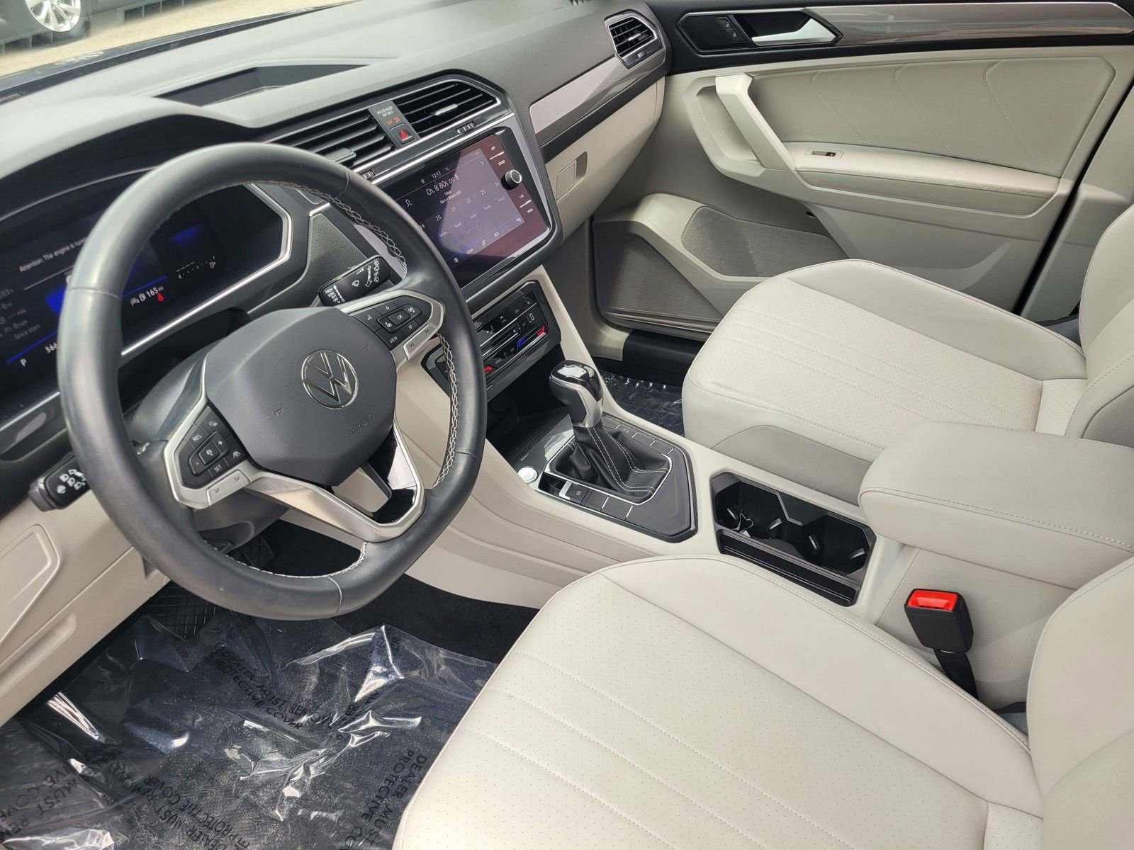 Used 2022 Volkswagen Tiguan SE FWD image 19