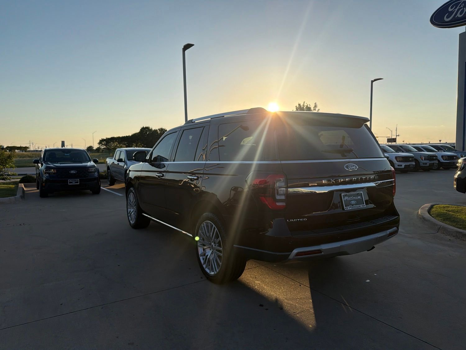 Certified 2024 Ford Expedition Limited RWD image 3
