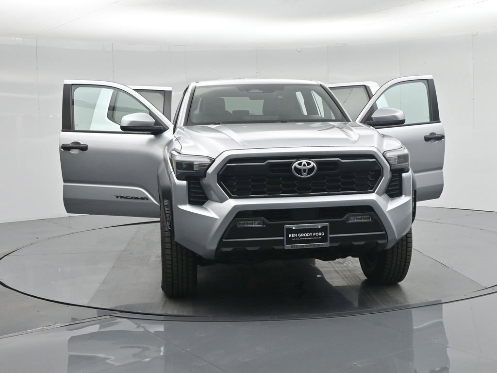 Used 2024 Toyota Tacoma TRD Off-Road image 33