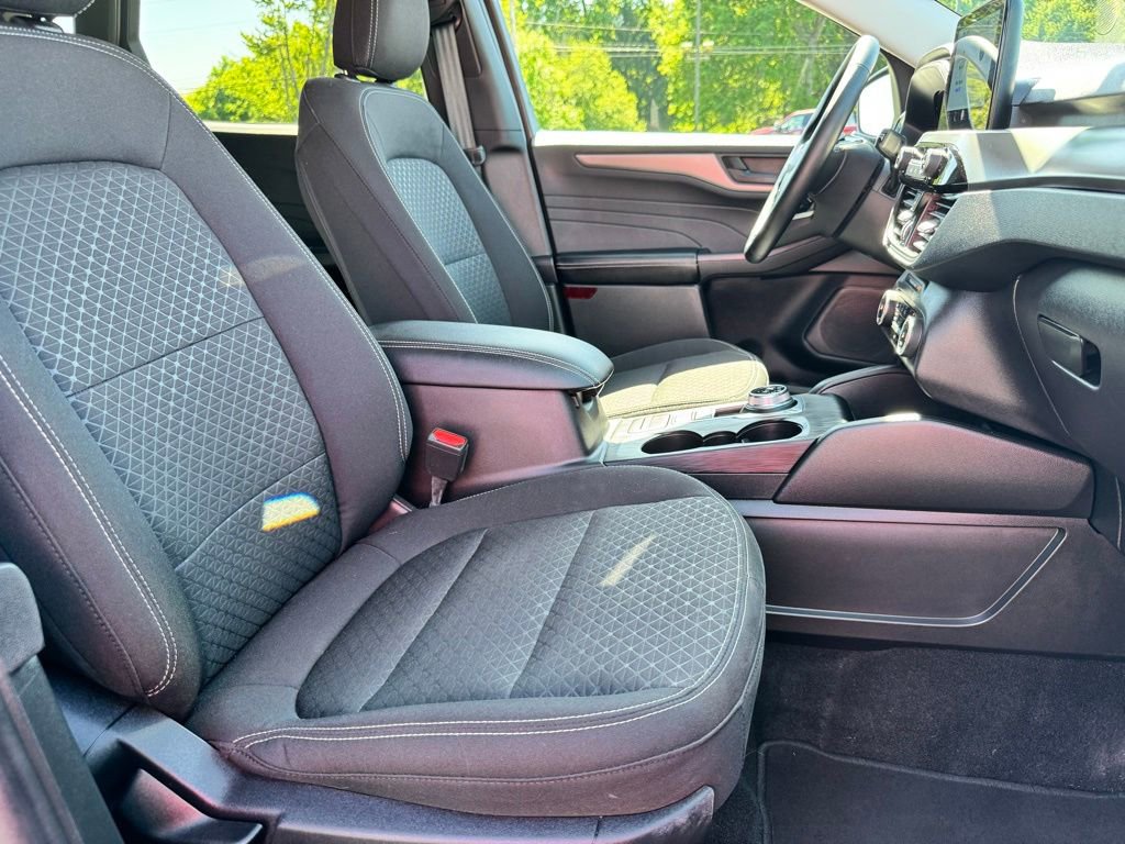 Certified 2025 Ford Escape Active w/ Cold Weather Package FWD image 17