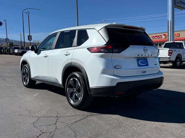 Used 2025 Nissan Rogue SV image 3