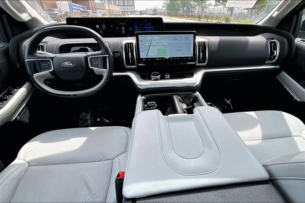Certified 2025 Ford Expedition Platinum AWD/4WD image 14