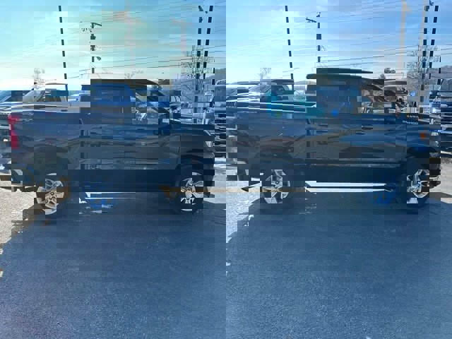 Used 2025 Chevrolet Silverado 1500 LT image 2