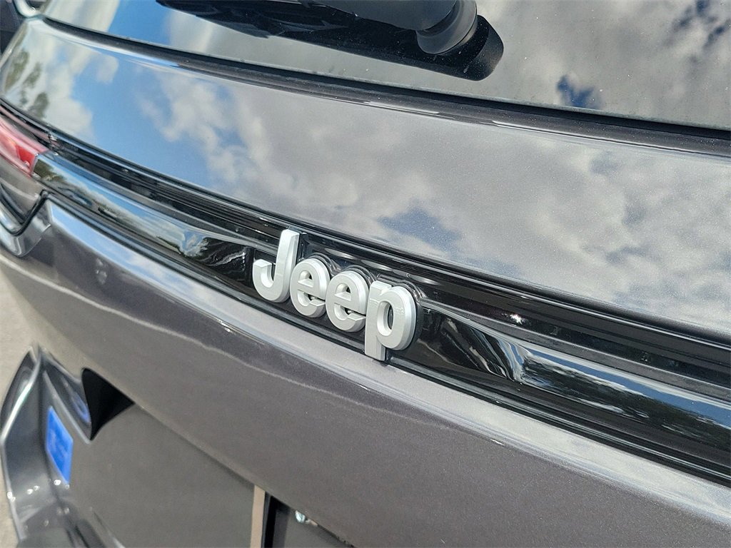 Used 2024 Jeep Grand Cherokee Laredo X image 7