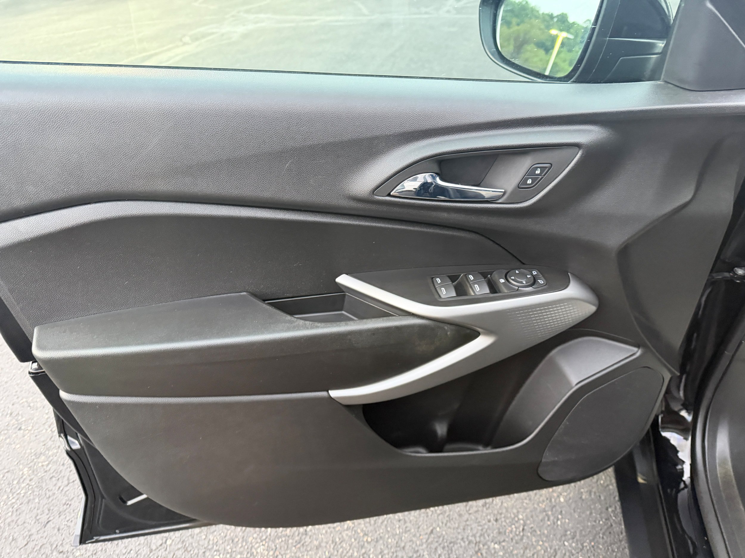 Used 2024 Chevrolet Trax RS FWD image 17
