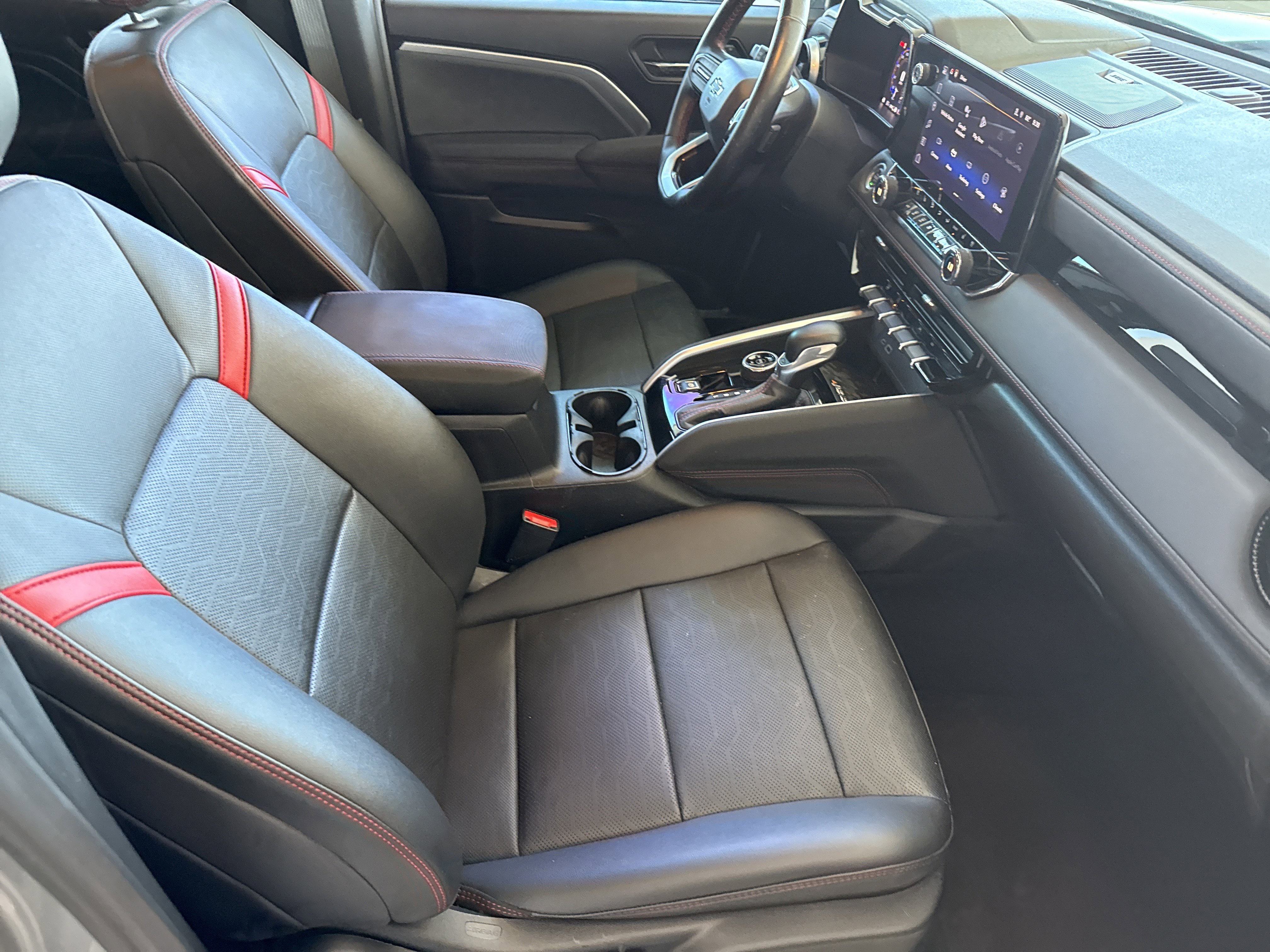 Used 2024 Chevrolet Colorado Z71 w/ Z71 Convenience Package 2 AWD/4WD image 11