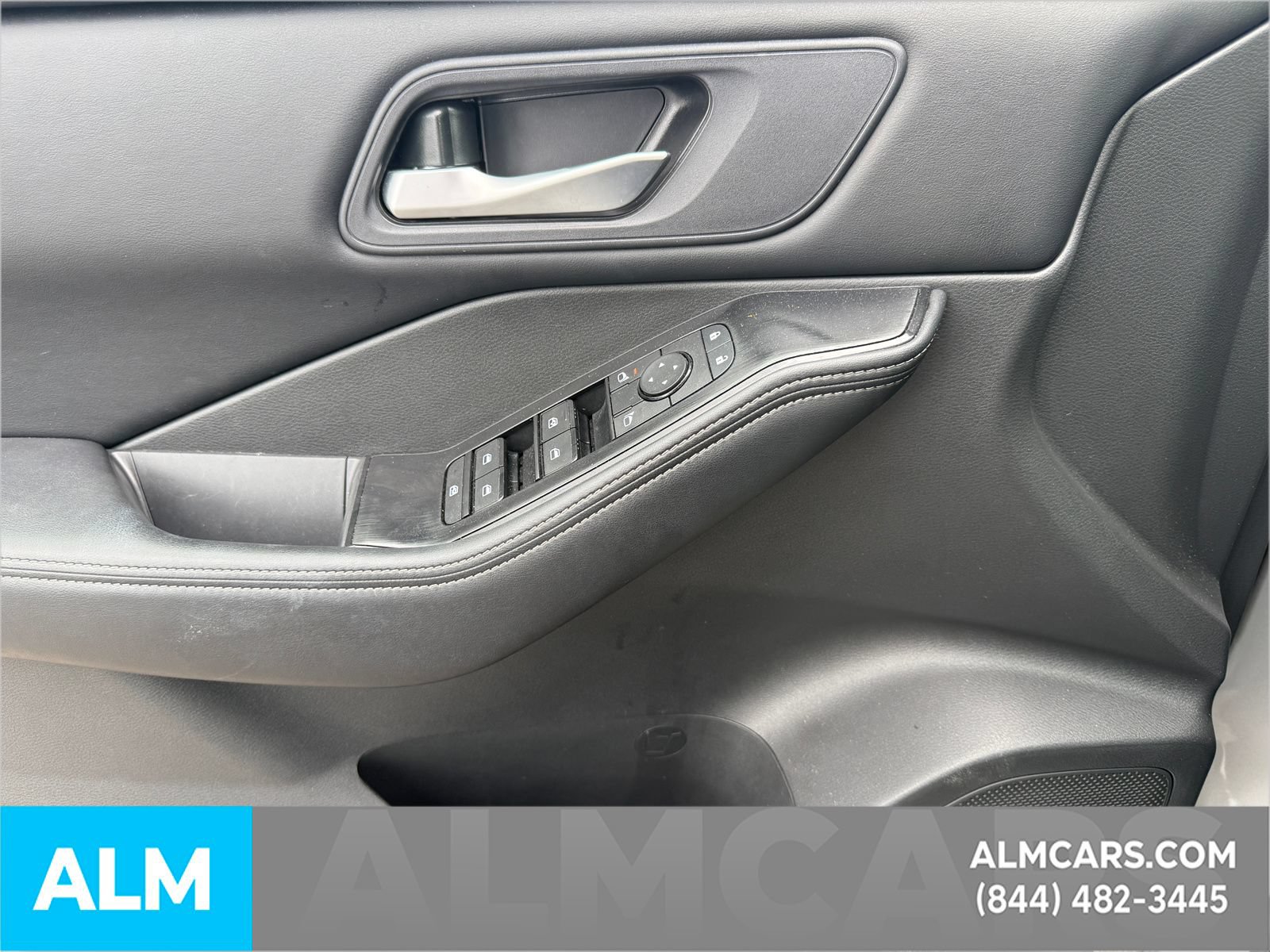 Used 2025 Nissan Rogue SV FWD image 22