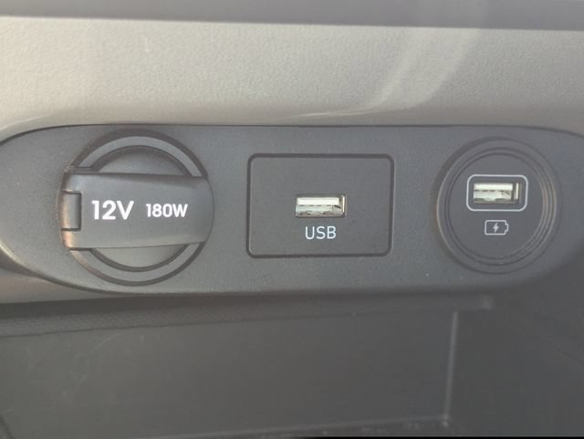 Used 2022 Hyundai Elantra SE FWD image 20