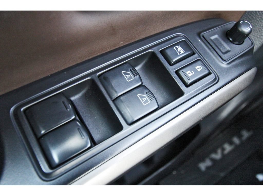 Used 2021 Nissan Titan Platinum Reserve w/ Off Road Protection Package AWD/4WD image 18