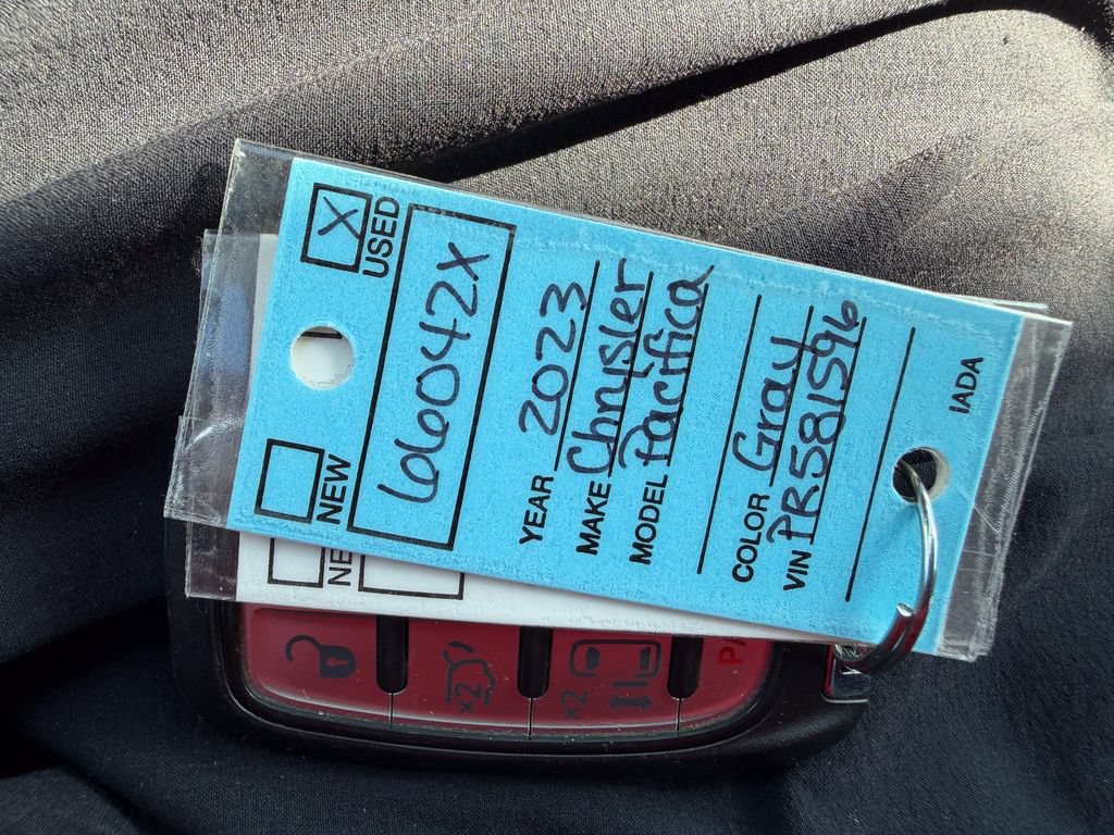 Used 2023 Chrysler Pacifica Touring-L FWD image 32