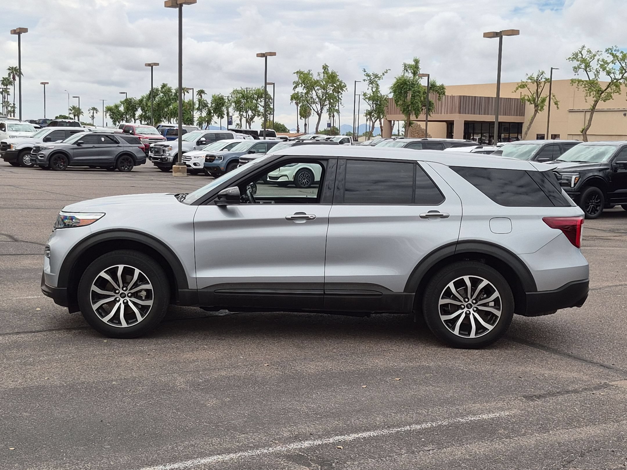 Certified 2022 Ford Explorer ST AWD/4WD image 4