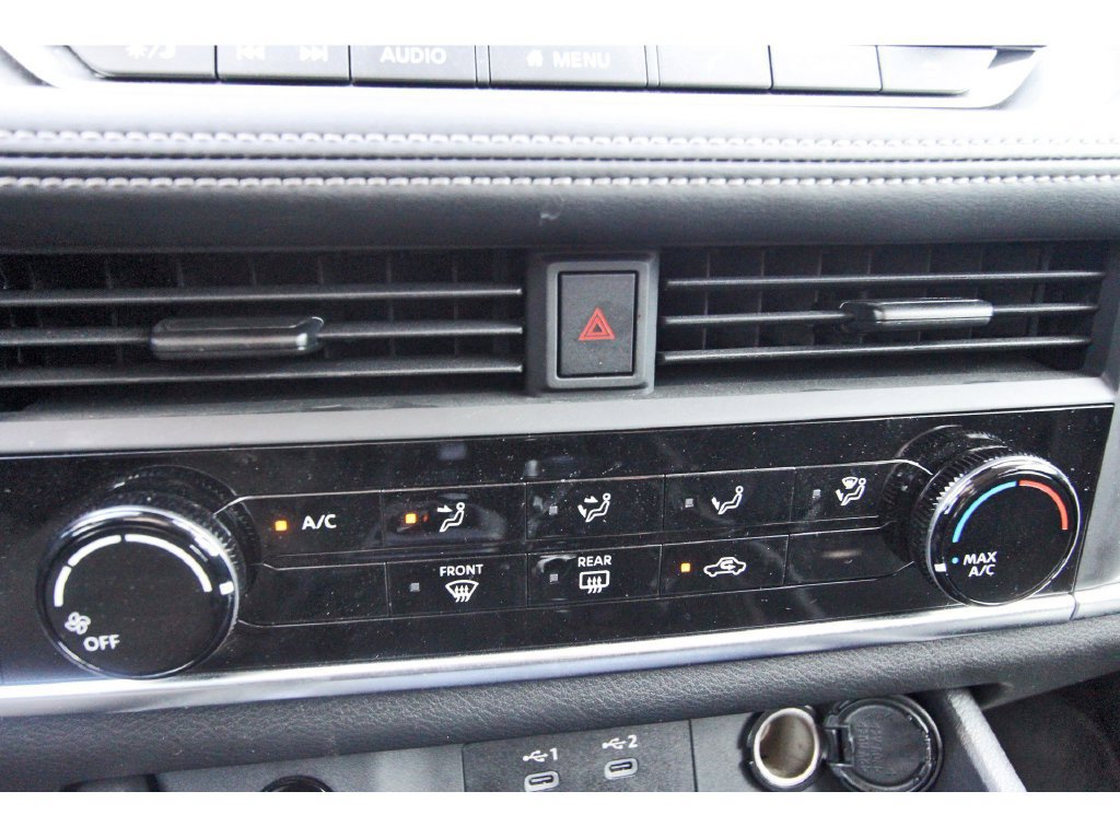 Used 2024 Nissan Rogue S FWD image 25