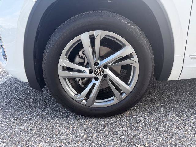 Used 2024 Volkswagen Atlas Cross Sport SEL R-Line AWD/4WD image 24