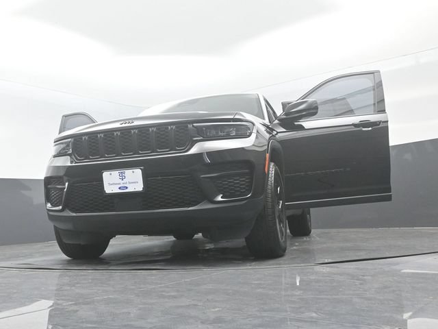 Used 2025 Jeep Grand Cherokee Altitude AWD/4WD image 33