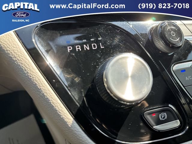 Used 2024 Chrysler Pacifica Limited FWD image 30