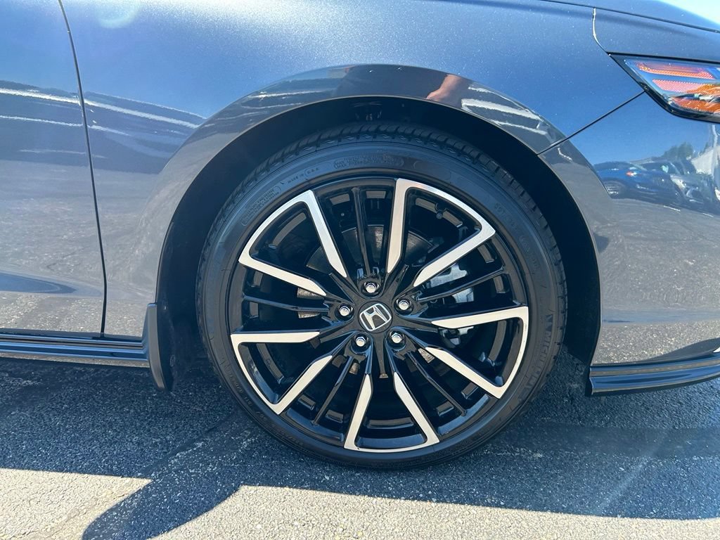 Used 2024 Honda Accord Touring image 11