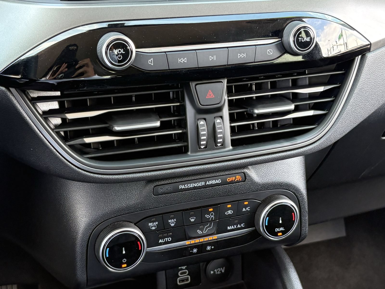 Certified 2025 Ford Escape Active AWD/4WD image 29