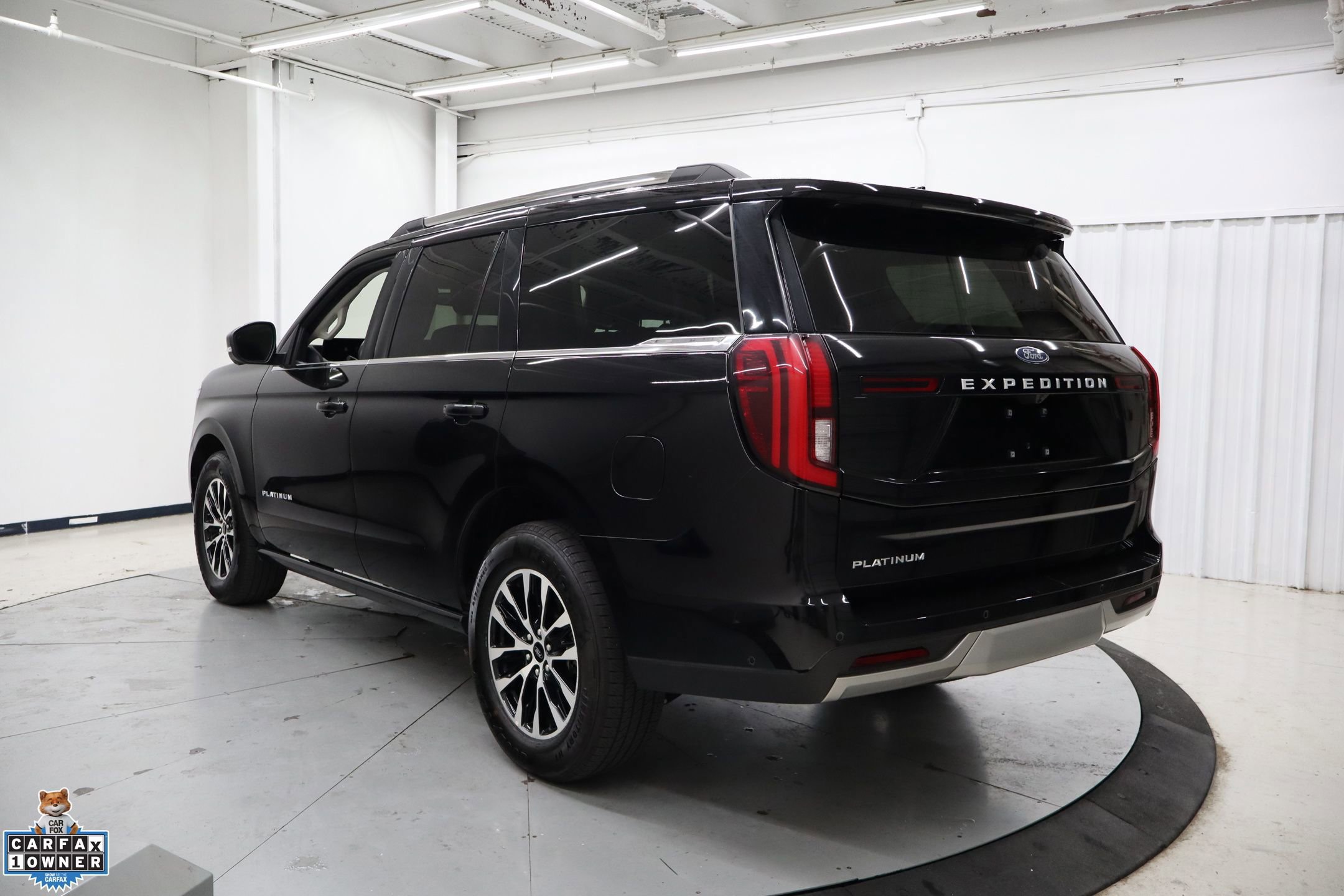 Certified 2025 Ford Expedition Platinum image 3