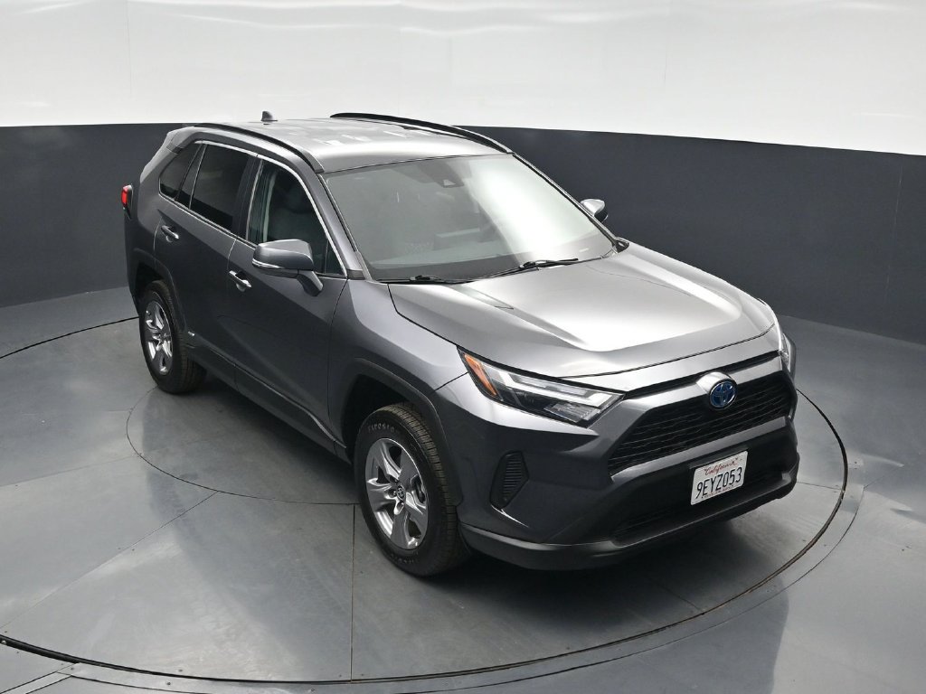 Used 2022 Toyota RAV4 XLE AWD/4WD image 37