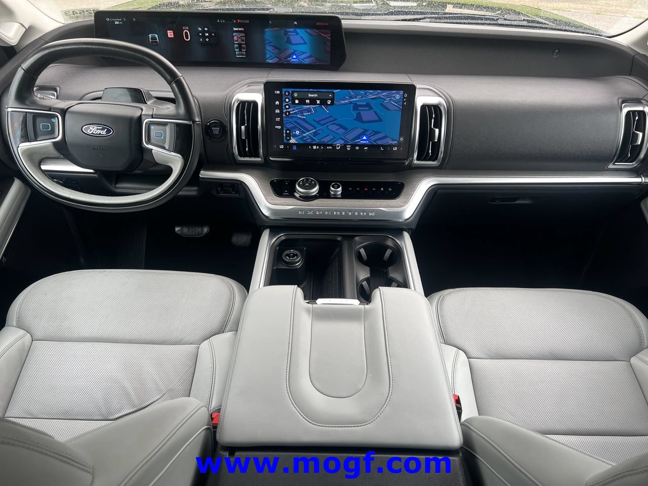 Certified 2025 Ford Expedition Platinum w/ Driver's Package AWD/4WD image 5