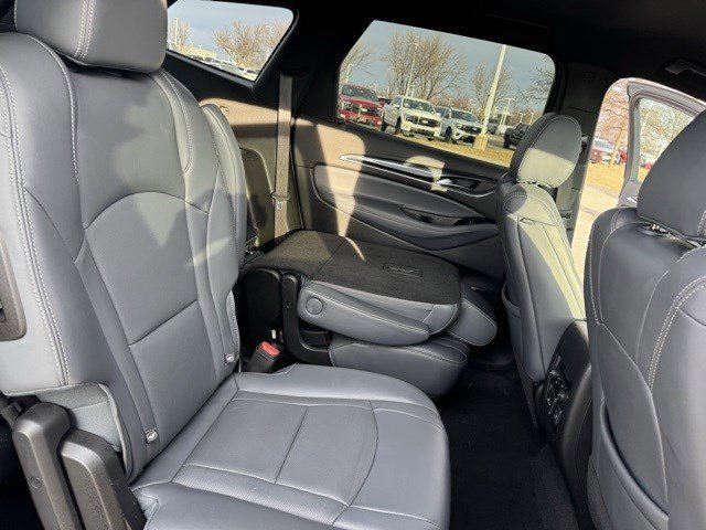Used 2024 Buick Enclave Premium image 34