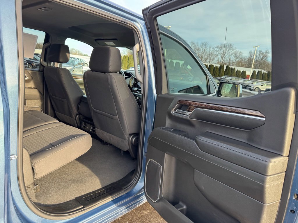 Used 2024 GMC Sierra 1500 SLE image 16