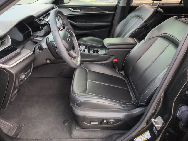 Used 2023 Jeep Grand Cherokee L Limited w/ Luxury Tech Group II AWD/4WD image 16