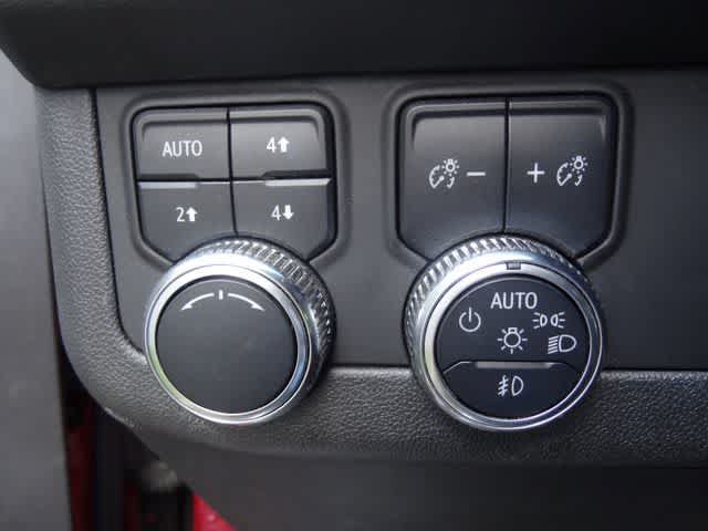 Used 2021 GMC Yukon AT4 w/ Technology Package AWD/4WD image 19