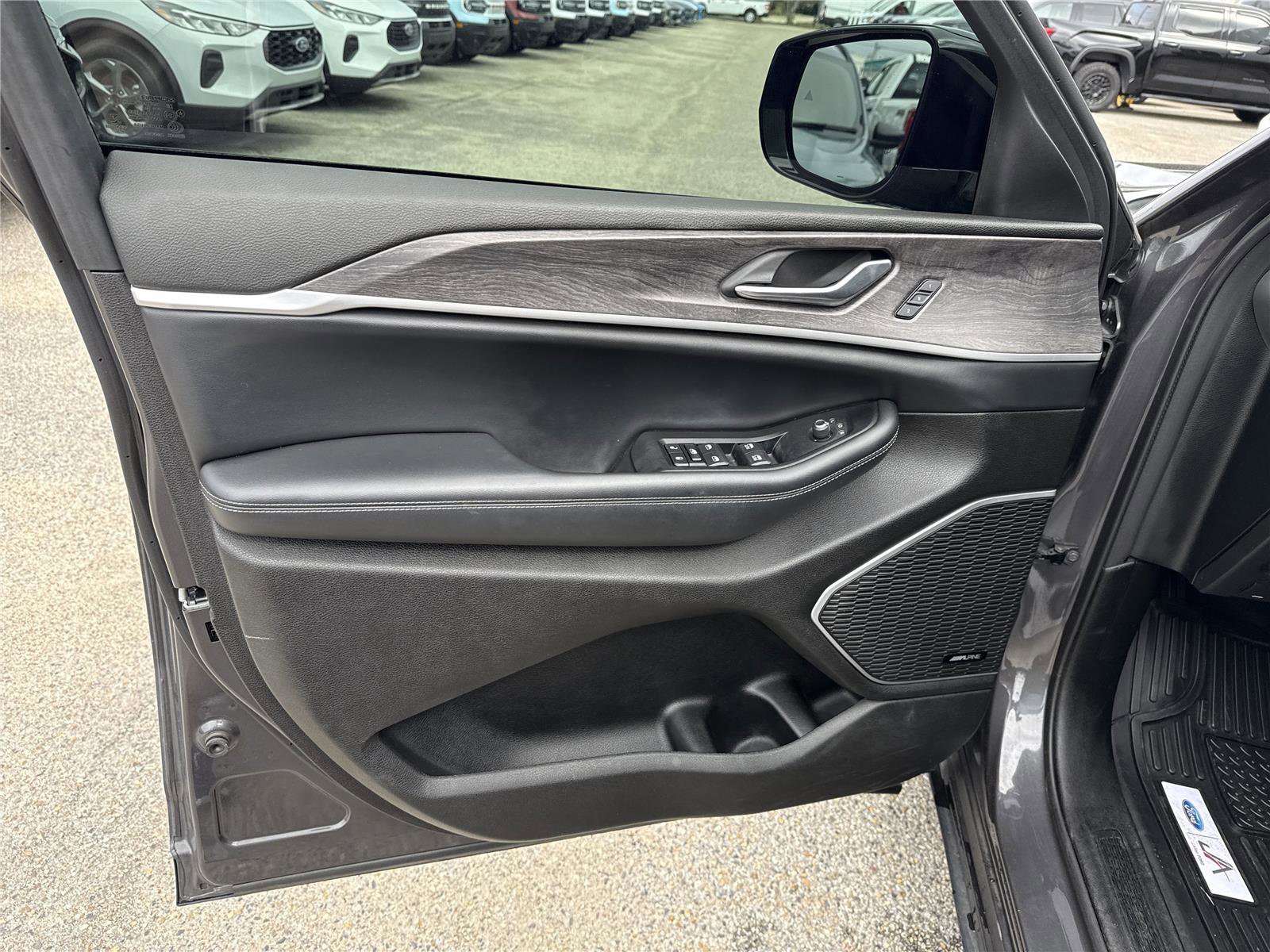 Used 2022 Jeep Grand Cherokee Limited w/ MOPAR Finishing Package image 24