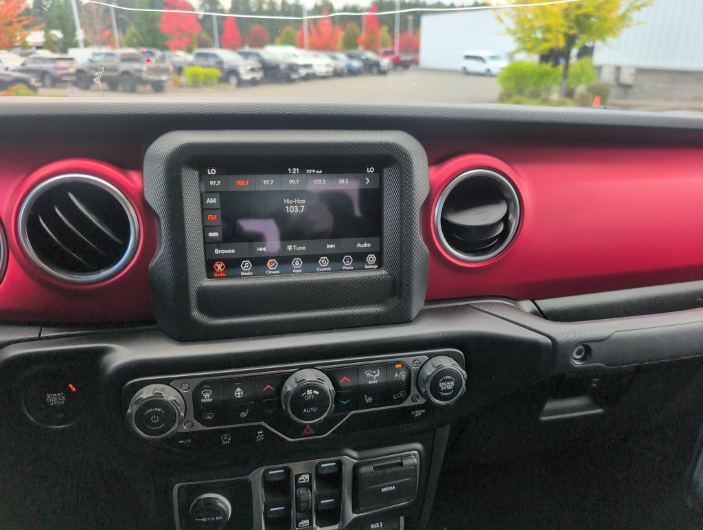 Used 2021 Jeep Gladiator Rubicon w/ Cold Weather Group AWD/4WD image 24