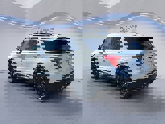 Certified 2022 Ford Explorer XLT w/ Equipment Group 202A image 3