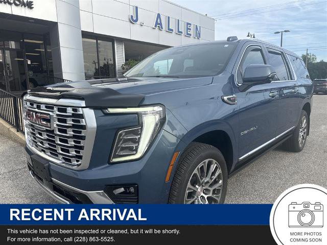 Used 2025 GMC Yukon XL Denali w/ Sun & Power Step Package AWD/4WD image 1