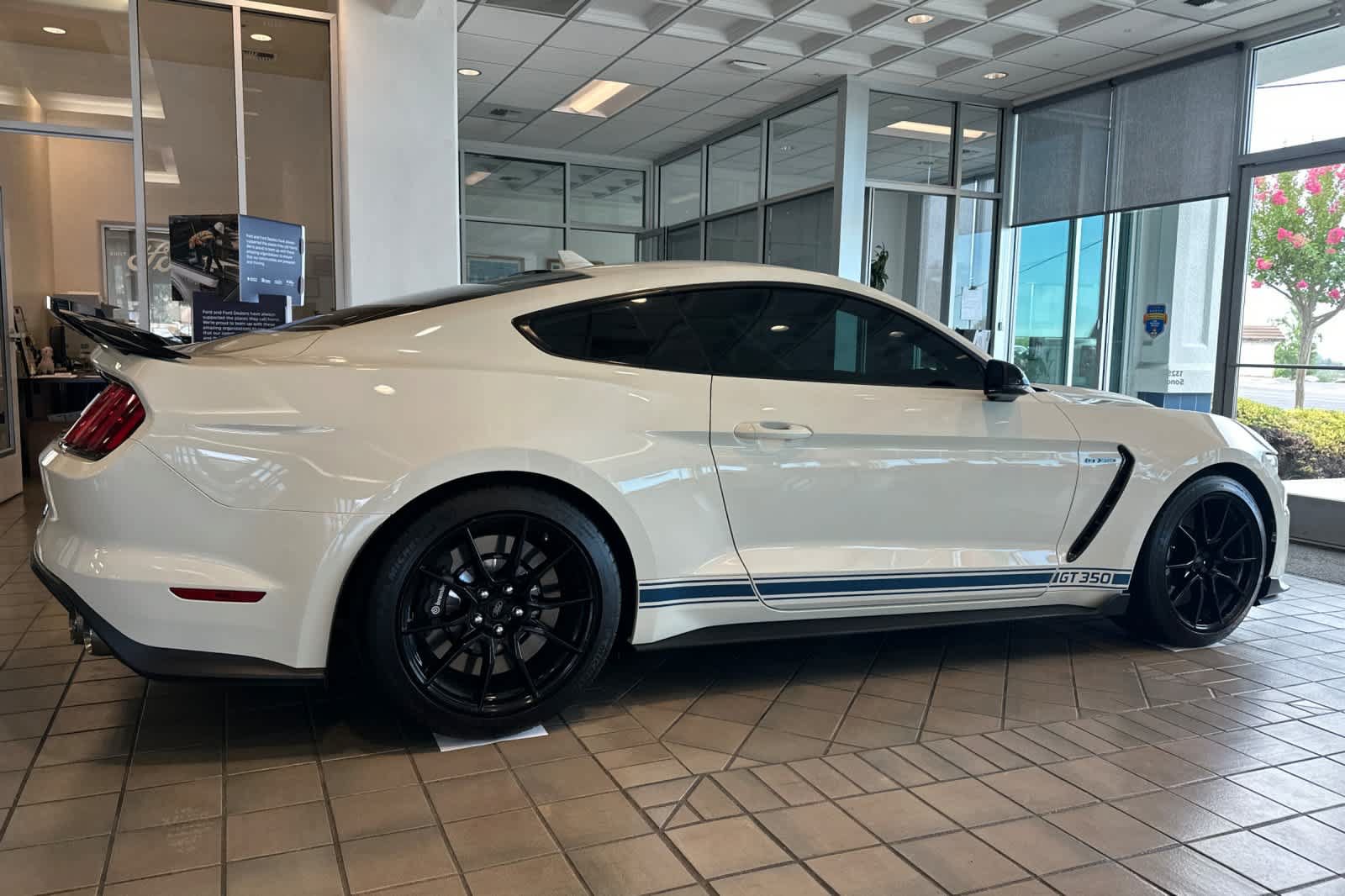 Certified 2020 Ford Mustang Shelby GT350 w/ Technology Package RWD image 3