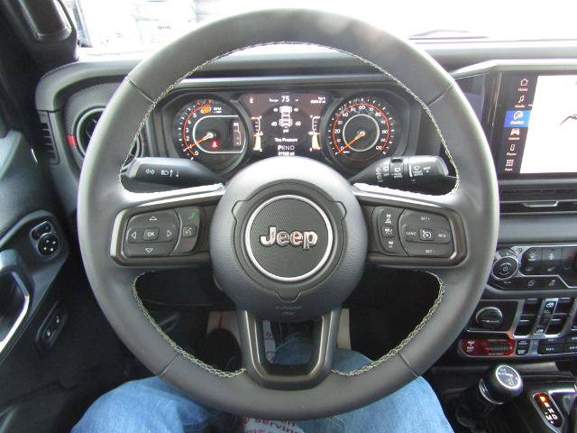 Used 2025 Jeep Wrangler Unlimited Rubicon w/ Convenience Group AWD/4WD image 22