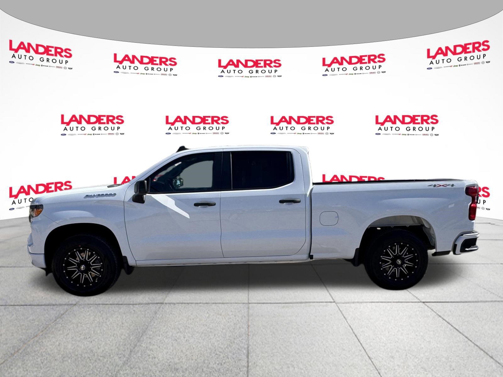 Used 2022 Chevrolet Silverado 1500 Custom image 2