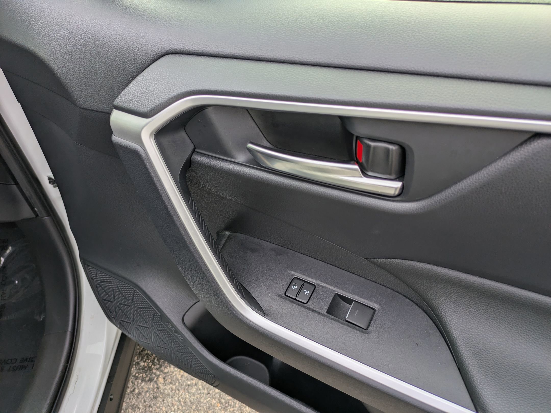 Used 2024 Toyota RAV4 XLE image 32