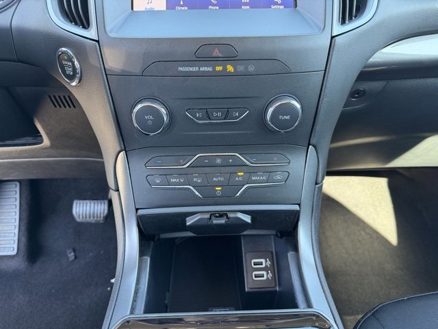 Certified 2020 Ford Edge SE image 17