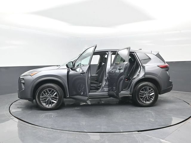 Used 2025 Nissan Rogue S AWD/4WD image 27