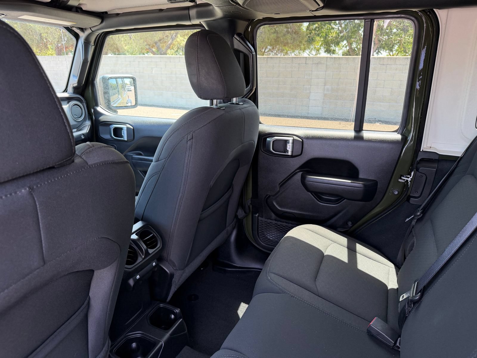 Used 2022 Jeep Wrangler Unlimited Sport AWD/4WD image 15