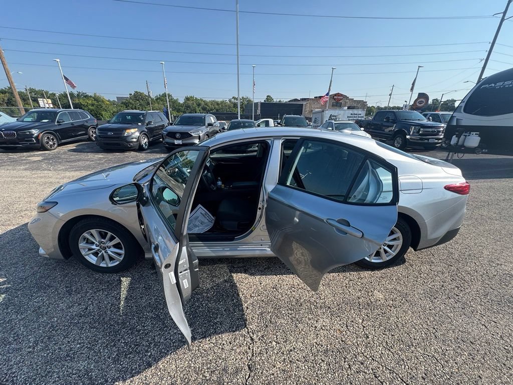 Used 2025 Toyota Camry LE FWD image 4