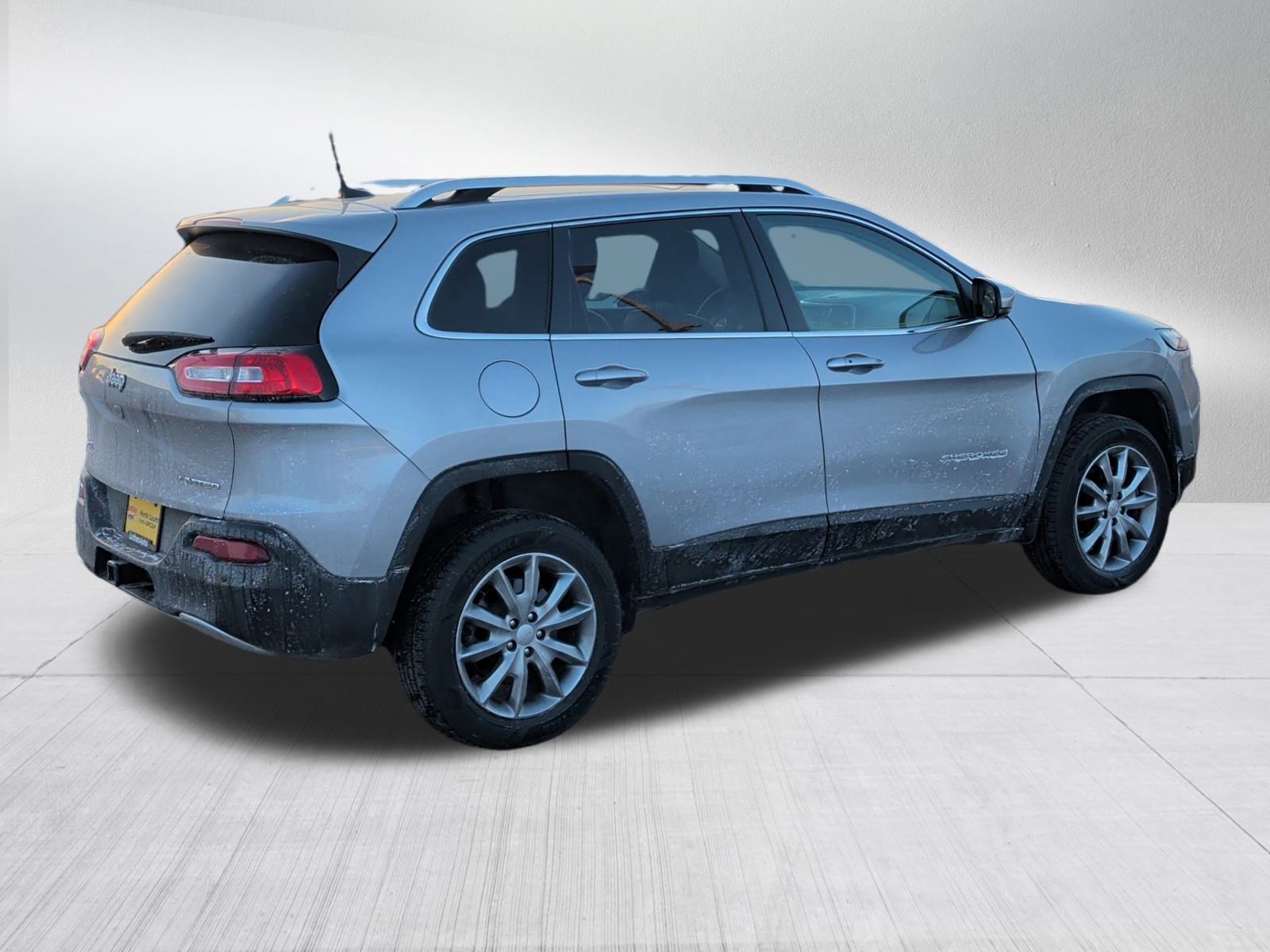 Used 2017 Jeep Cherokee Limited w/ Luxury Group image 5