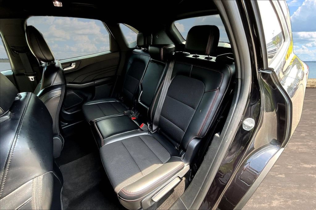 Certified 2025 Ford Escape ST-Line FWD image 24