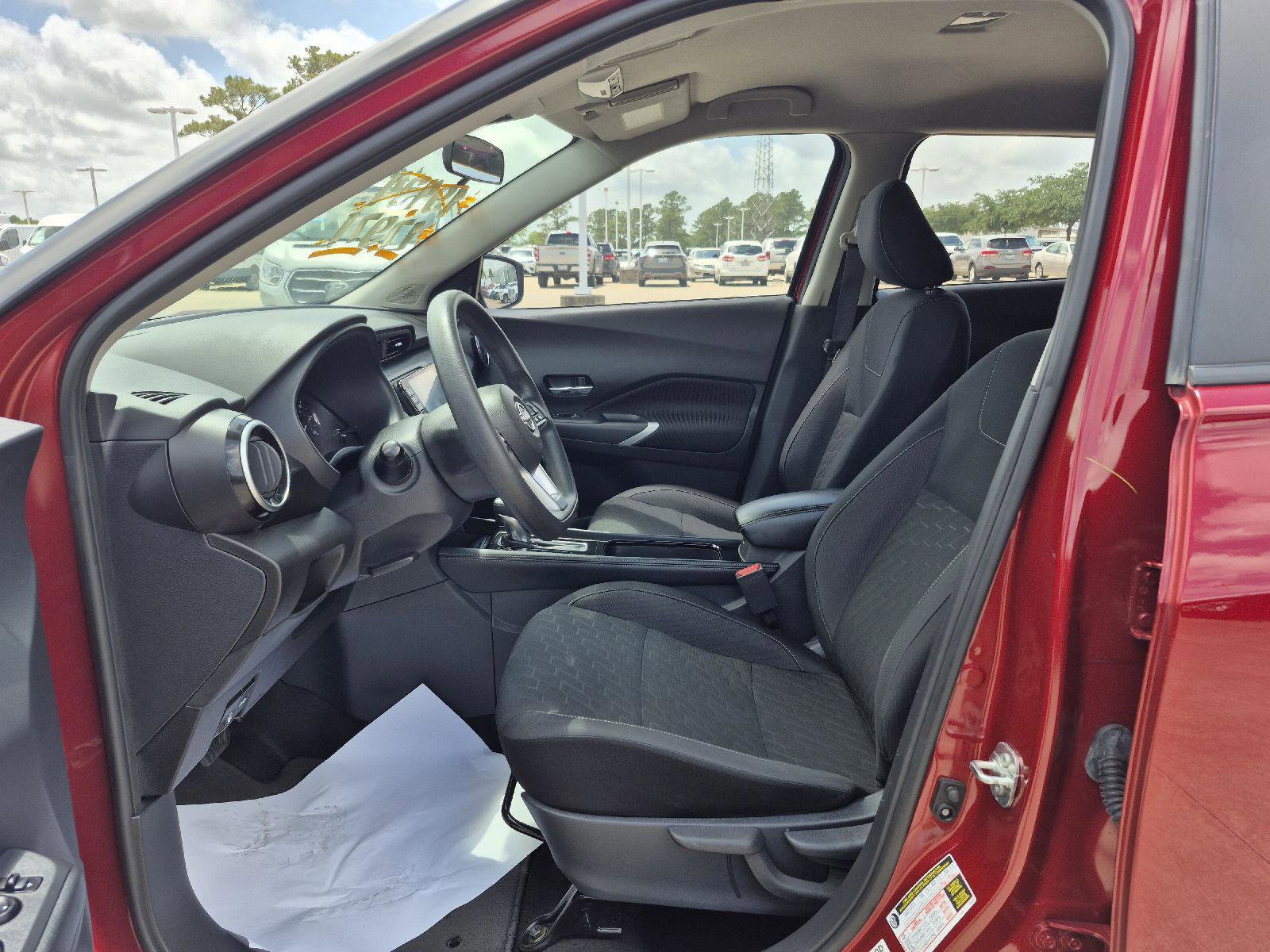 Used 2023 Nissan Kicks SV image 7