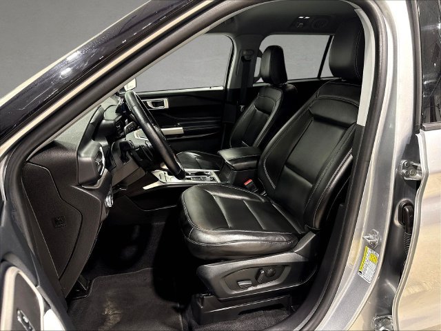 Certified 2021 Ford Explorer XLT w/ Equipment Group 202A AWD/4WD image 25