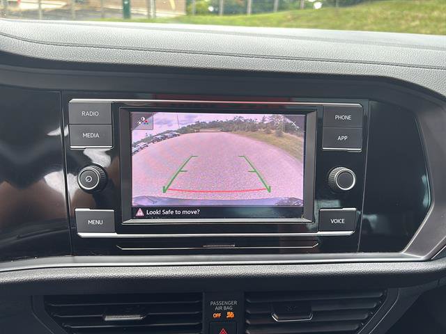 Used 2023 Volkswagen Jetta SE w/ Panoramic Sunroof Package FWD image 23